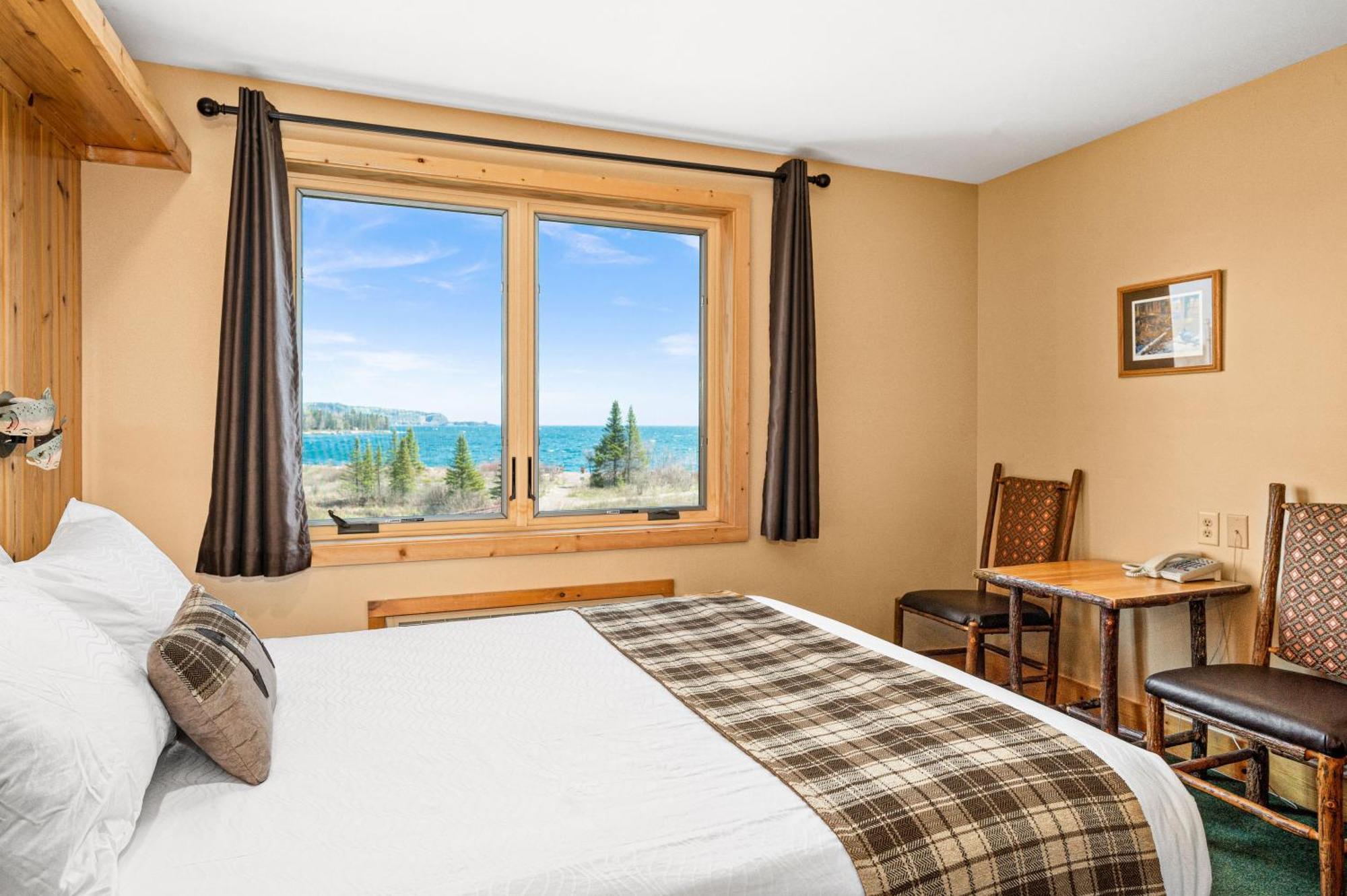 Superior Shores Resort Ту-Гарборс Екстер'єр фото
